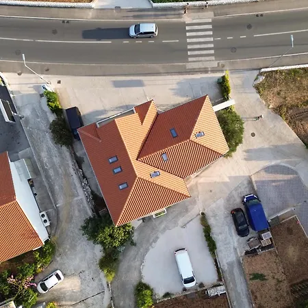 Novi Skrape U Samom Centru S Parkingom Apartamento *