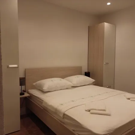 Apartman Novi Skrape U Samom Centru S Parkingom Trogir
