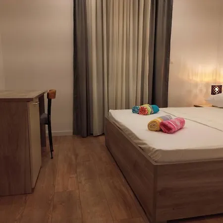 Apartman Novi Skrape U Samom Centru S Parkingom *