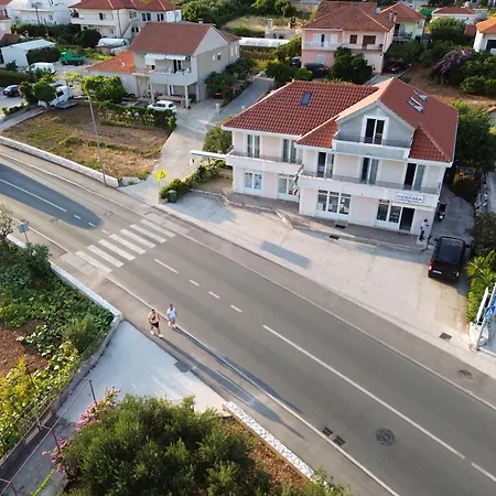 Apartman Novi Skrape U Samom Centru S Parkingom Trogir